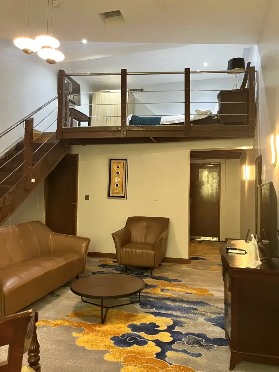 The Diplomatic Suite (N220, 250)